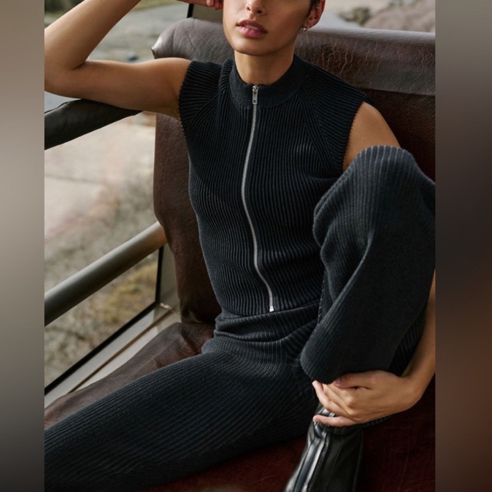 ALO Yoga Denim Knit Sleeveless Full Zip-top Black Anthracite
